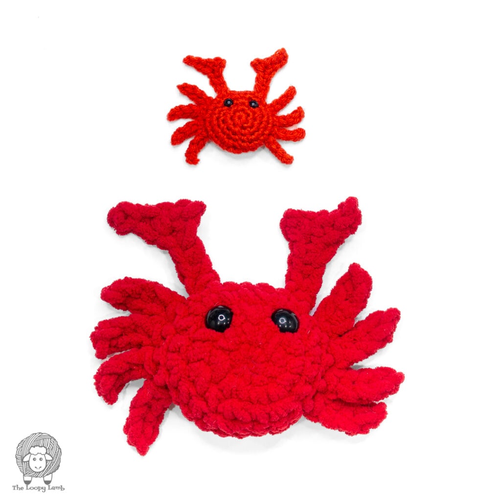two amigurumi crabs of different sizes on a white background